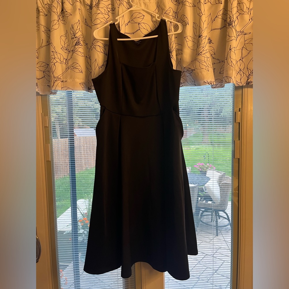 Beautiful black mid length dress with pockets!